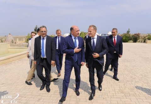 Donald Tusk Qobustan Milli Tarix-Bədii Qoruğunda olub 