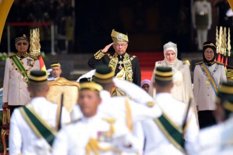 “Yaşasın yeni kral!” – Malayziyada tacqoyma mərasimi