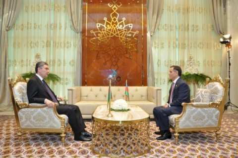 Novruz Məmmədov Türkmənistan prezidenti ilə görüşüb