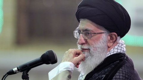 "İran neftdən aslılıqdan qurtulmalıdır" - Ali dini liderdən Ruhaniyə tapşırıq