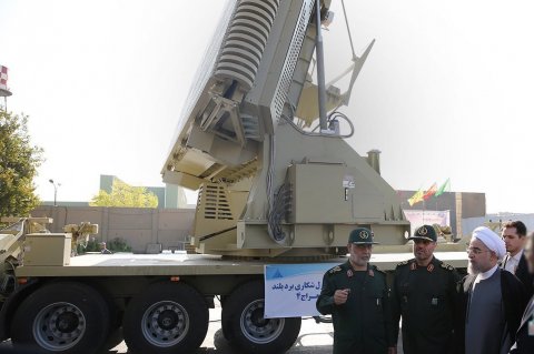 İran "S-400"-ə bənzər yeni raketini nümayiş etdirdi