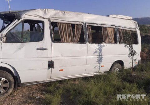  Mikroavtobus qəzasında 8 nəfər yaralanıb