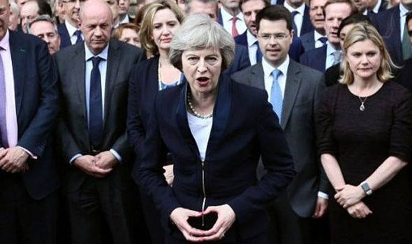 Tramp, Merkel, Makron... – “Bədən dili” onların gizli cəmiyyət üzvü olması iddiası doğurub
