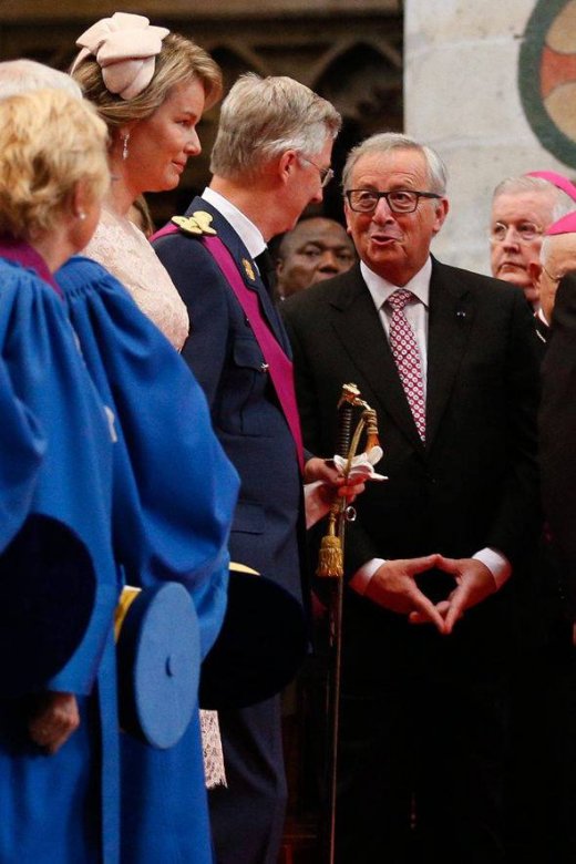 Tramp, Merkel, Makron... – “Bədən dili” onların gizli cəmiyyət üzvü olması iddiası doğurub