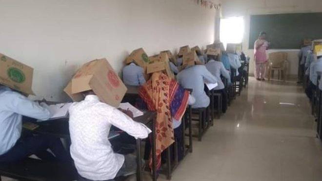 İmtahanda şagirdlərin başına qutu keçirilib İmtahanda şagirdlərin başına qutu keçirilib