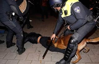 Amansız polis: bəzi ölkələrdə etirazçılarla daha sərt davranırlar Amansız polis: bəzi ölkələrdə etirazçılarla daha sərt davranırlar
