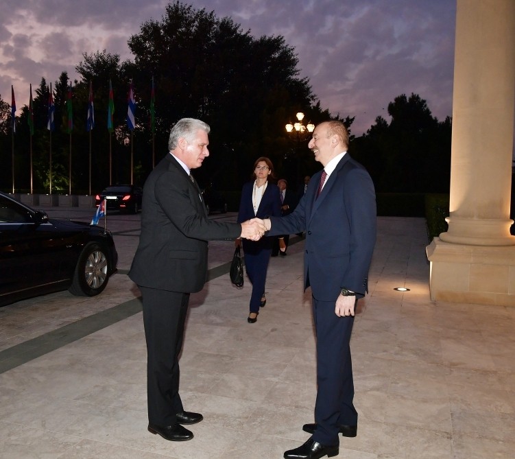 İlham Əliyev Kubanın prezidenti ilə görüşüb