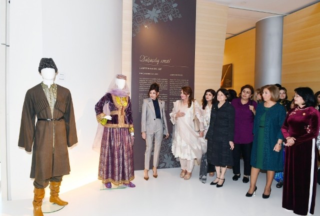 Mehriban Əliyeva Bakıya gələn dövlət başçılarının xanımları ilə görüşüb Mehriban Əliyeva Bakıya gələn dövlət başçılarının xanımları ilə görüşüb
