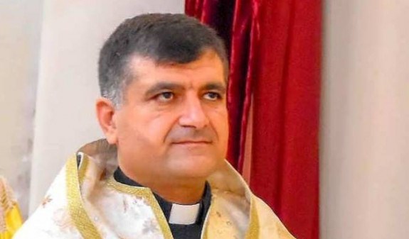 Erməni katolik keşişi və atası öldürüldü