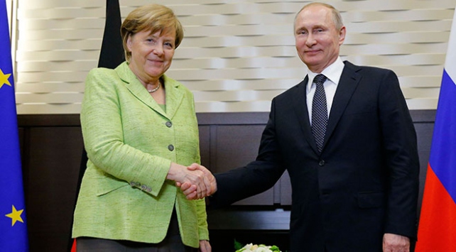 Putinlə Merkel Ukraynadakı vəziyyəti müzakirə ediblər