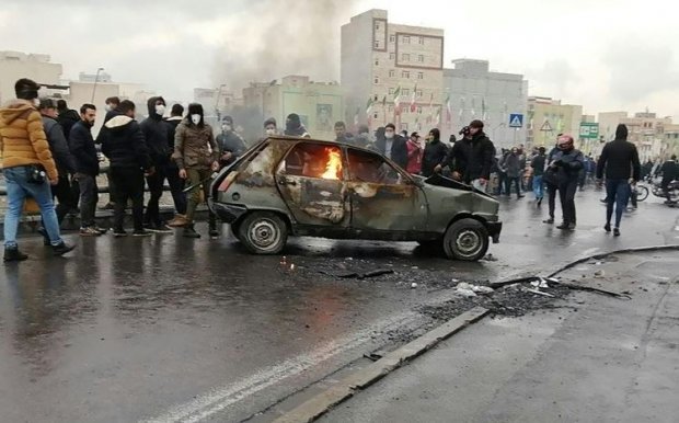 İranın Ali dini lideri benzinin bahalaşma qərarını dəstəklədi