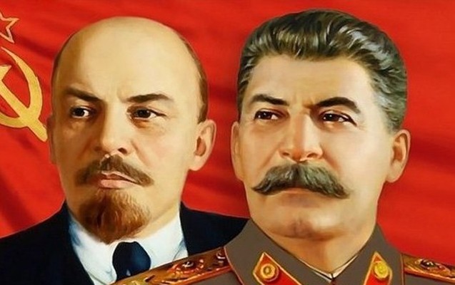 Sosialistlərin tədbirində Lenin və Stalin üçün göbək rəqsi