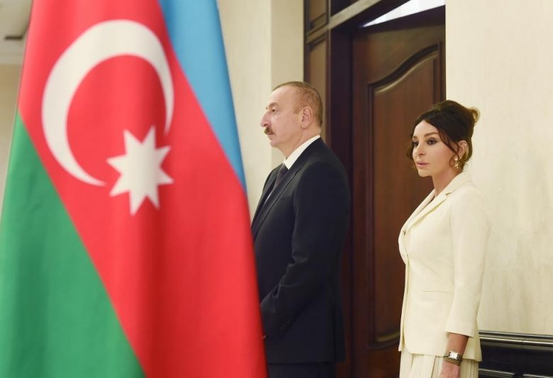 Prezident İlham Əliyev ailə üzvləri ilə birlikdə səs verdi