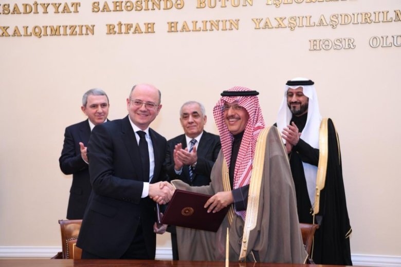 Nazirliklə “ACWA Power” və “Masdar” şirkətləri arasında müqavilələr imzalandı
