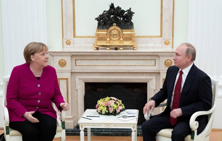 Putinlə Merkel yeni müharibə təhlükəsini müzakirə edib: "Bu, humanitar, dini, iqtisadi fəlakətlər  yaradacaq"