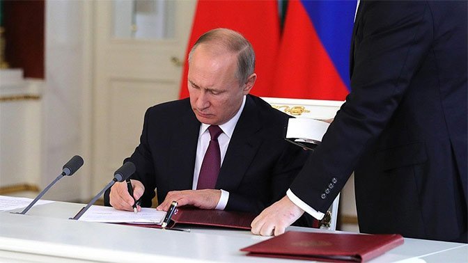 Putin Rusiya hökuməti haqqında fərman imzalayıb