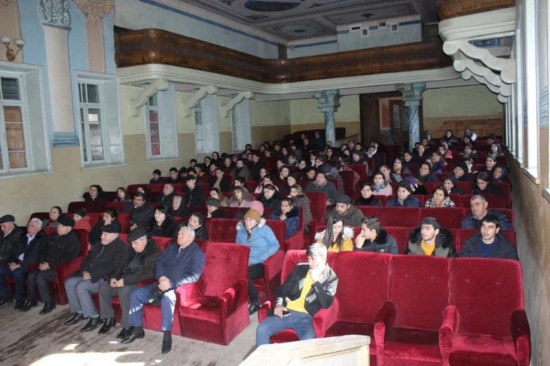 Qənirə Paşayeva Qovlardakı seçicilərinə təşəkkür edib Qənirə Paşayeva Qovlardakı seçicilərinə təşəkkür edib