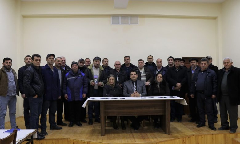 “Sən bizim səsimiz olacaqsan” – Yaşlı seçicidən Zaur Məmmədova dəstək “Sən bizim səsimiz olacaqsan” – Yaşlı seçicidən Zaur Məmmədova dəstək