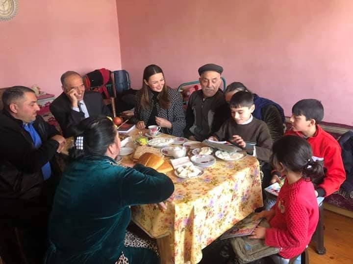 Qənirə Paşayeva şəhid ailələrini və müharibə veteranlarını ziyarət edib Qənirə Paşayeva şəhid ailələrini və müharibə veteranlarını ziyarət edib