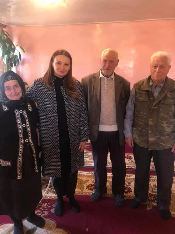 Qənirə Paşayeva şəhid ailələrini və müharibə veteranlarını ziyarət edib Qənirə Paşayeva şəhid ailələrini və müharibə veteranlarını ziyarət edib