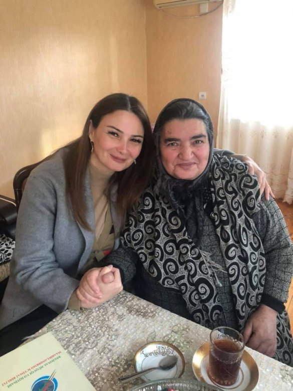 Qənirə Paşayeva doğulduğu kənddə seçicilərlə görüşüb Qənirə Paşayeva doğulduğu kənddə seçicilərlə görüşüb