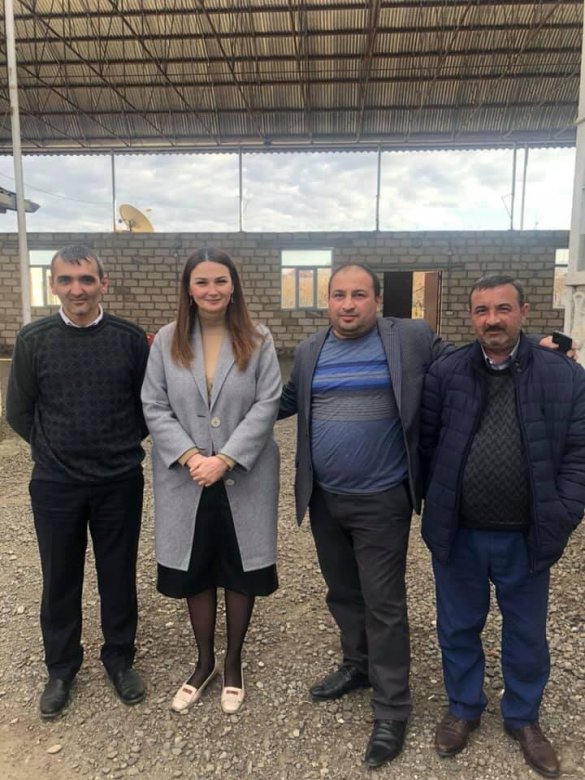 Qənirə Paşayeva doğulduğu kənddə seçicilərlə görüşüb Qənirə Paşayeva doğulduğu kənddə seçicilərlə görüşüb