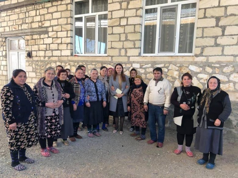 Qənirə Paşayeva doğulduğu kənddə seçicilərlə görüşüb Qənirə Paşayeva doğulduğu kənddə seçicilərlə görüşüb