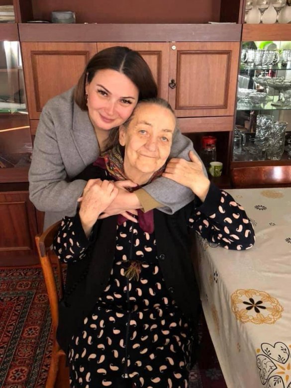 Qənirə Paşayeva doğulduğu kənddə seçicilərlə görüşüb Qənirə Paşayeva doğulduğu kənddə seçicilərlə görüşüb