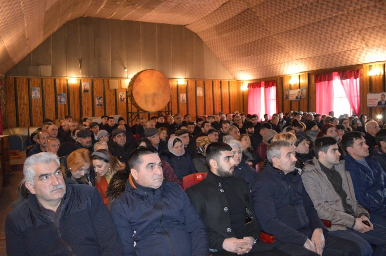 Qüdrət Həsənquliyev seçicilərlə növbəti dəfə görüşüb Qüdrət Həsənquliyev seçicilərlə növbəti dəfə görüşüb