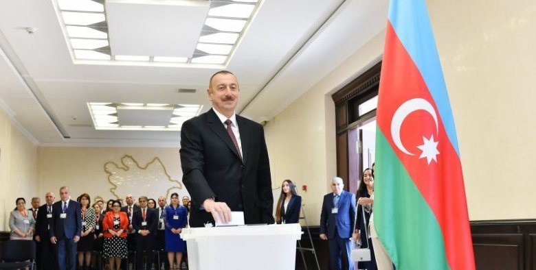 Prezident İlham Əliyev 6 saylı seçki məntəqəsində səs verdi