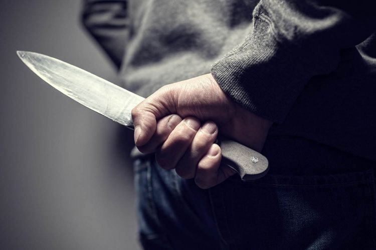 "OBA market"in qadın satıcısı bıçaqlandı