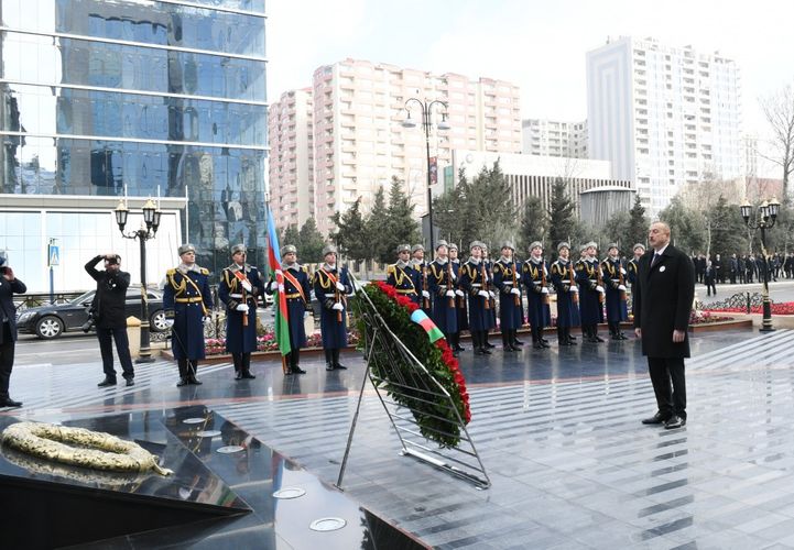 Prezident İlham Əliyev Xocalı abidəsini ziyarət edib
