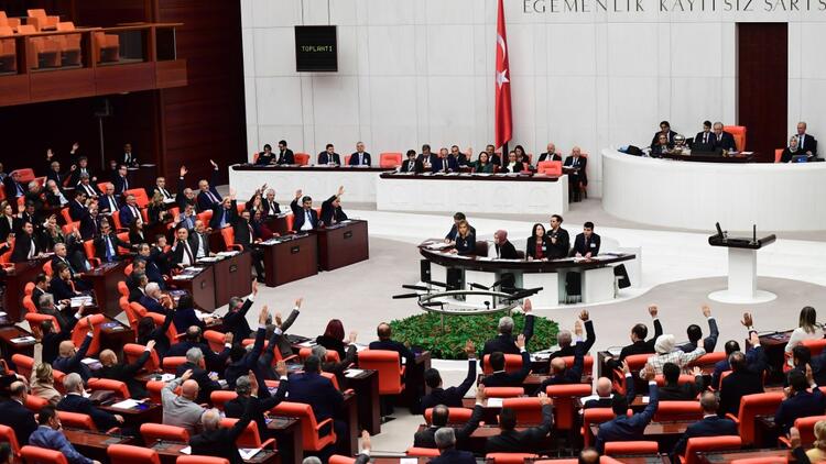 Türkiyə parlamenti ziyarətçi qəbulunu dayandırıb