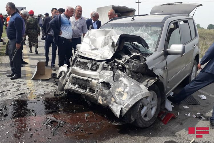 Ağır yol qəzası: 4 nəfər ölüb, 7 nəfər xəsarət alıb Ağır yol qəzası: 4 nəfər ölüb, 7 nəfər xəsarət alıb