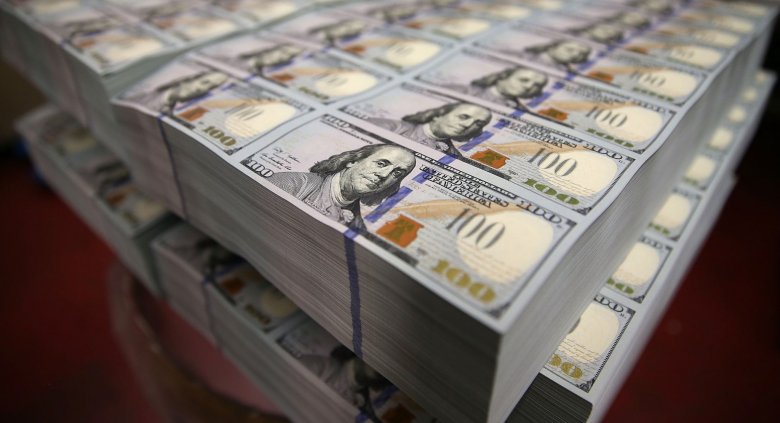 Ekspert: "ABŞ dollarının süqut edəcəyi gün uzaqda deyil"