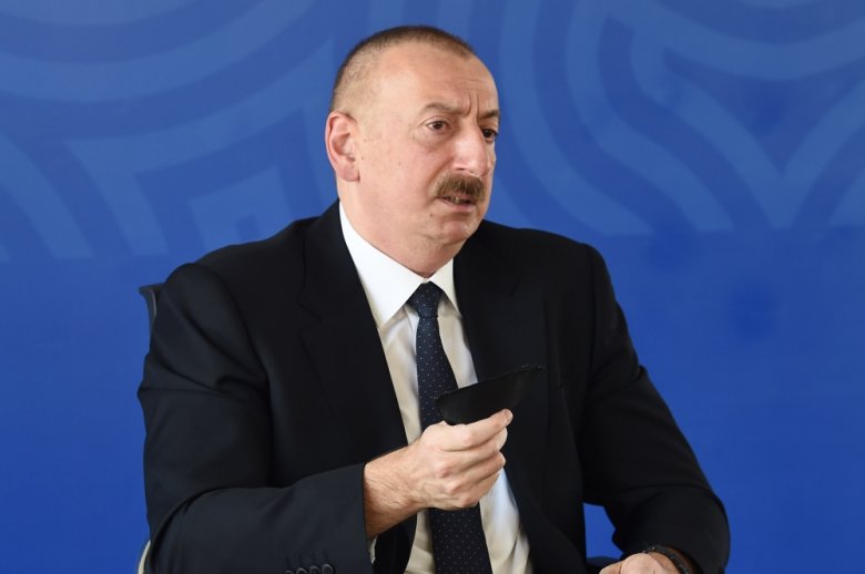 İlham Əliyev: “Əgər Prezident qapalı yerlərdə maska taxırsa, niyə başqası edə bilməz?”