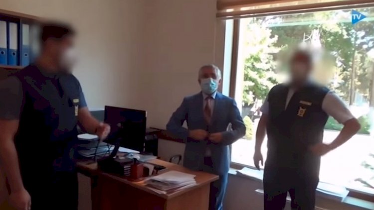 İcra Hakimiyyətinin rüşvət alan məmurları belə saxlanılıb - Video