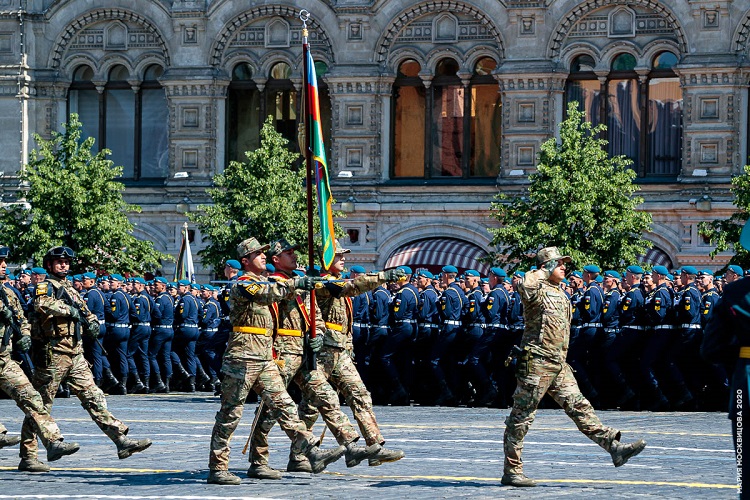 Azərbaycan Moskvadakı paradda NATO standartlı silah və təchizatda keçən yeganə ölkə olub 