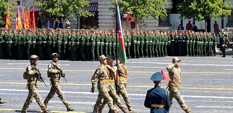 Azərbaycan Moskvadakı paradda NATO standartlı silah və təchizatda keçən yeganə ölkə olub 