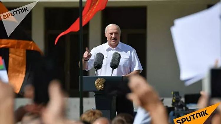 Lukaşenko mitinqdə: "Çox işiniz var, çörəyinizi təmin edirsiniz..."