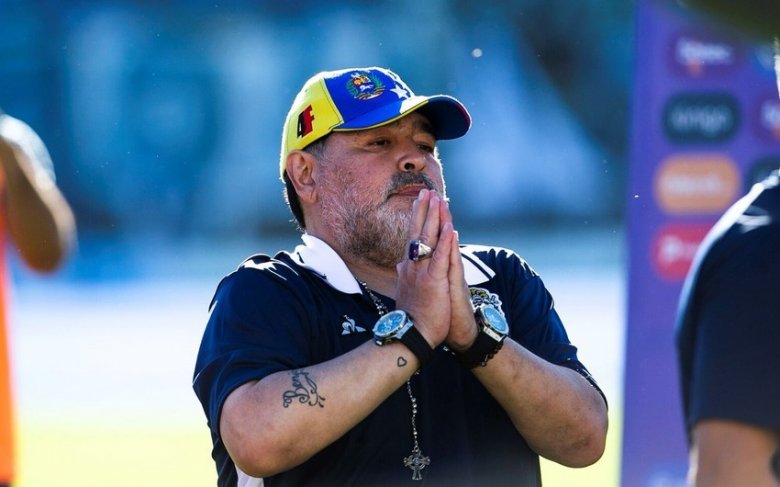 Polislər Maradonanın psixiatrının evində axtarış aparıb