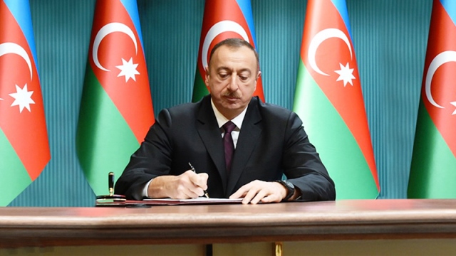 Prezident hərbi qulluqçuları “Vətən uğrunda” medalı ilə təltif edib