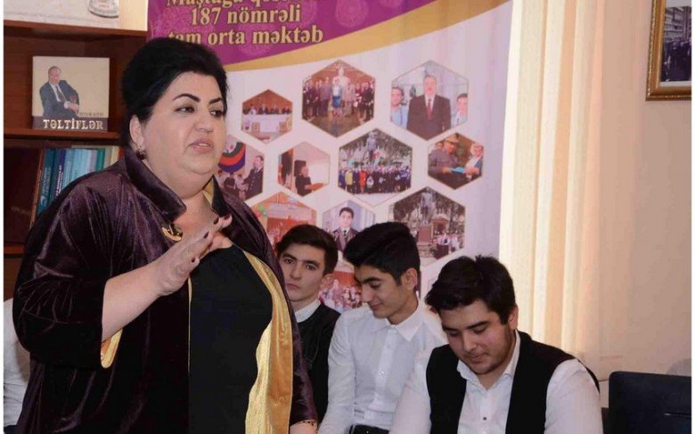 Qalmaqallı məktəb direktoru işdən çıxarılıb