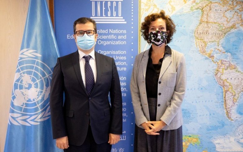 Elman Abdullayev etimadnaməsini UNESCO-nun Baş direktoruna təqdim edib