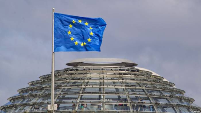 Avropa parlamenti Türkiyə bayrağını cıran deputatın toxunulmazlığını ləğv edib