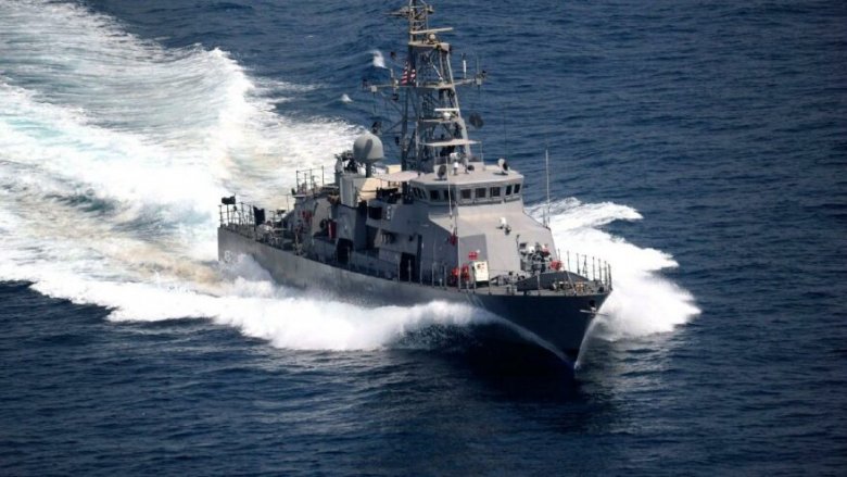 ABŞ donanması İranın hərbi gəmilərini atəşə tutub