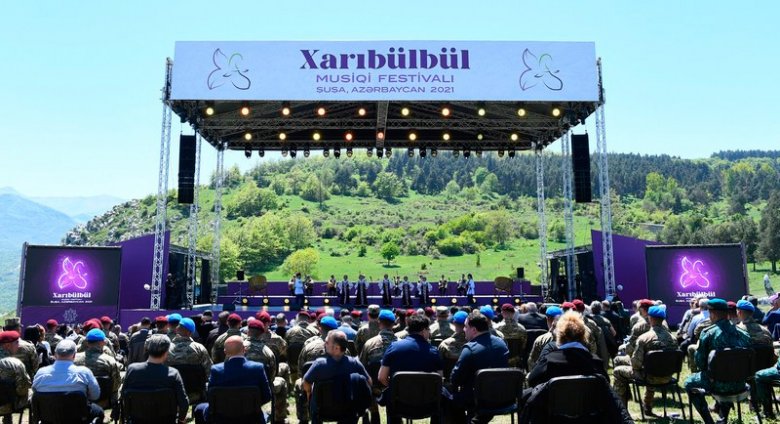 Mehriban Əliyeva “Xarıbülbül” festivalından yeni görüntü paylaşıb