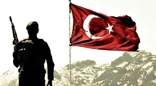Türk ordusu terrorçuların nəzarət etdiyi bölgəyə bayraq sancıb