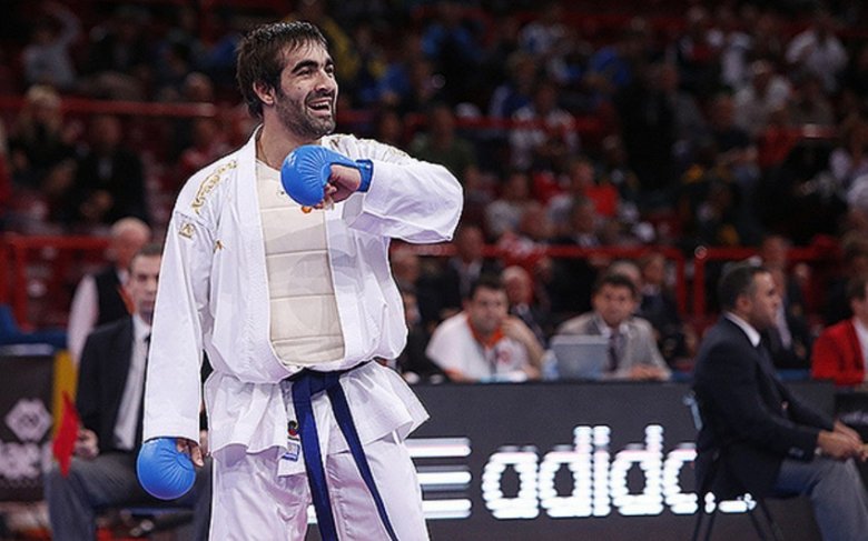 Rafael Ağayev finalda italiyalı idmançıya uduzub