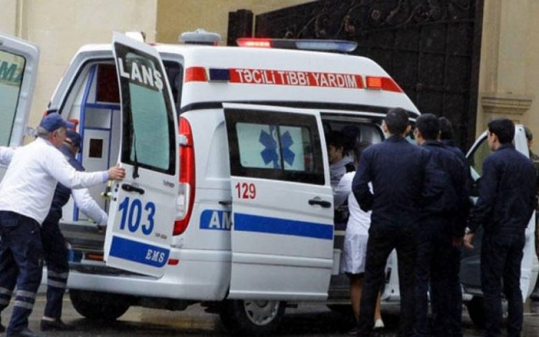 Sabirabadda ana, oğlu və qızı bıçaqlanıb